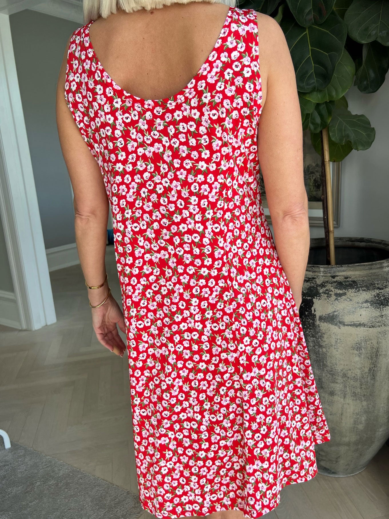 Maj Small Flower - Söt elastisk sommarklänning i blommigt mönster